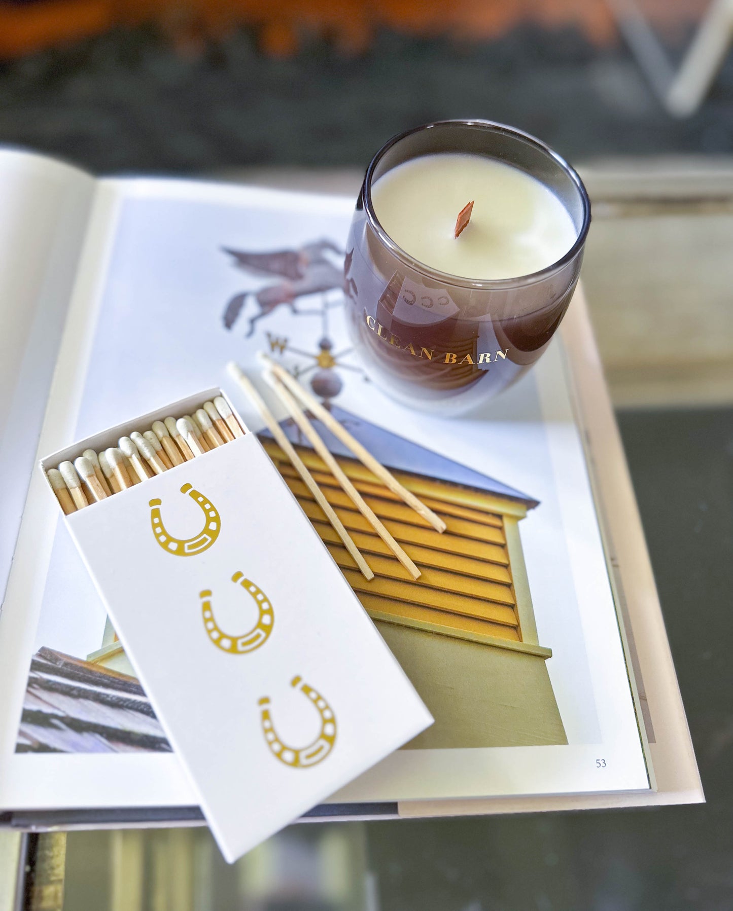 Black Oversized Horseshoe Matches